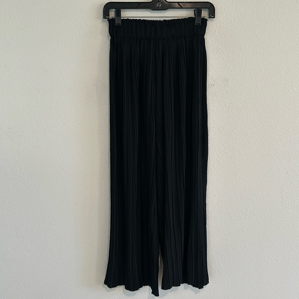 Arolina Black Minimalist Pleated Cropped Straight Leg Pull On Pant